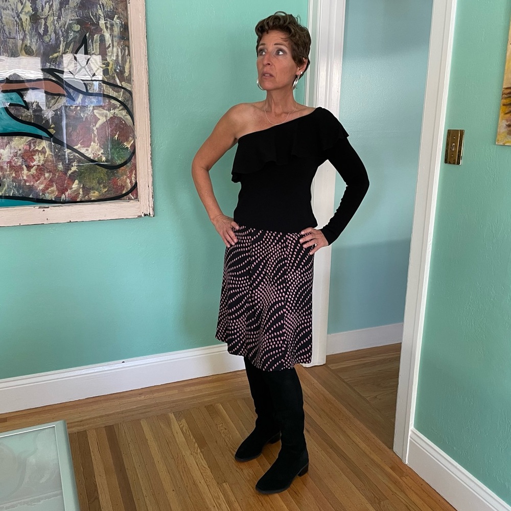 Black and pink polka dot skirt